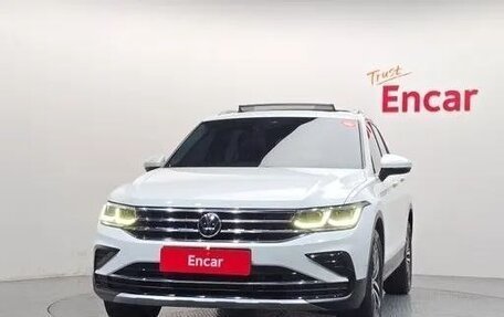 Volkswagen Tiguan II, 2021 год, 3 830 000 рублей, 3 фотография
