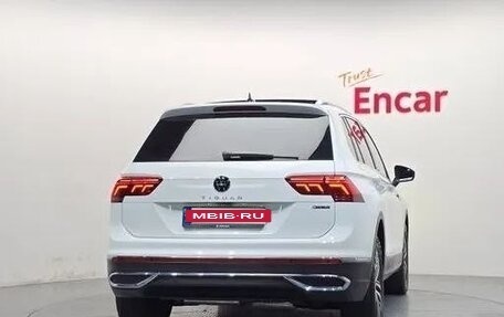 Volkswagen Tiguan II, 2021 год, 3 830 000 рублей, 4 фотография