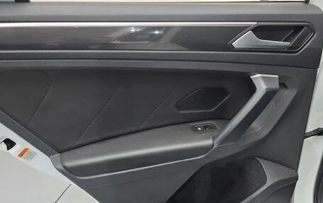 Volkswagen Tiguan II, 2021 год, 3 830 000 рублей, 12 фотография