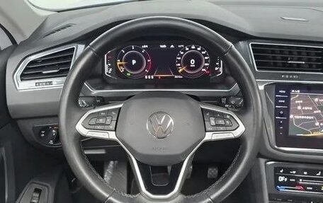 Volkswagen Tiguan II, 2021 год, 3 830 000 рублей, 18 фотография