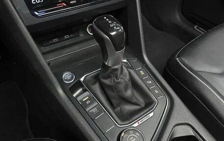 Volkswagen Tiguan II, 2021 год, 3 830 000 рублей, 28 фотография