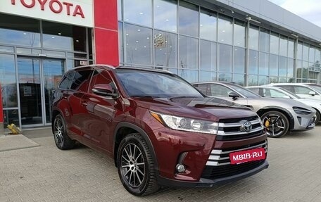 Toyota Highlander III, 2019 год, 4 028 000 рублей, 3 фотография