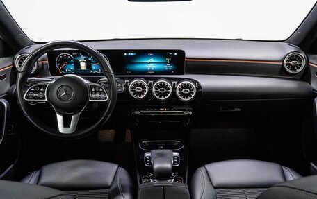 Mercedes-Benz A-Класс, 2019 год, 2 849 000 рублей, 19 фотография