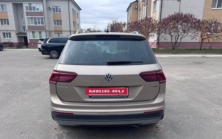 Volkswagen Tiguan II, 2019 год, 2 400 000 рублей, 3 фотография