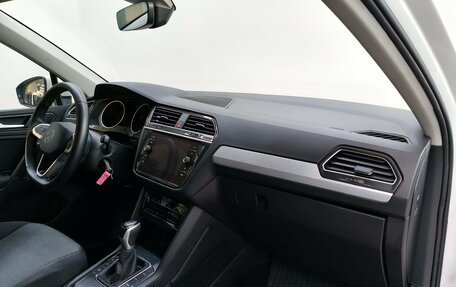 Volkswagen Tiguan II, 2021 год, 2 880 000 рублей, 20 фотография