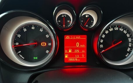 Opel Astra J, 2015 год, 590 000 рублей, 9 фотография