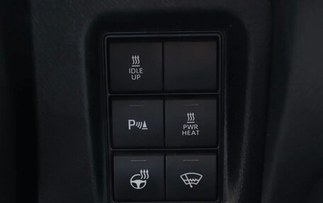 Toyota Land Cruiser Prado 150 рестайлинг, 2020 год, 4 380 000 рублей, 1 фотография
