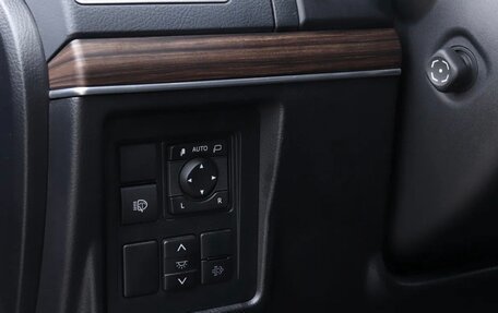 Toyota Land Cruiser Prado 150 рестайлинг, 2020 год, 4 380 000 рублей, 7 фотография