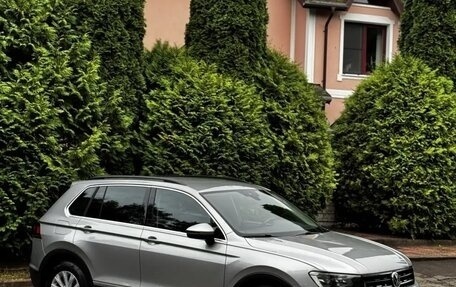 Volkswagen Tiguan II, 2018 год, 2 230 000 рублей, 3 фотография