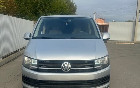 Volkswagen Caravelle T5, 2015 год, 2 300 000 рублей, 1 фотография