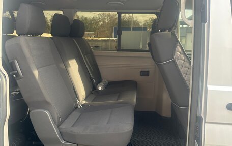 Volkswagen Caravelle T5, 2015 год, 2 300 000 рублей, 8 фотография