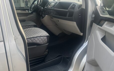 Volkswagen Caravelle T5, 2015 год, 2 300 000 рублей, 10 фотография