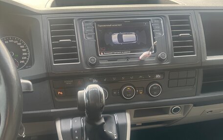 Volkswagen Caravelle T5, 2015 год, 2 300 000 рублей, 15 фотография