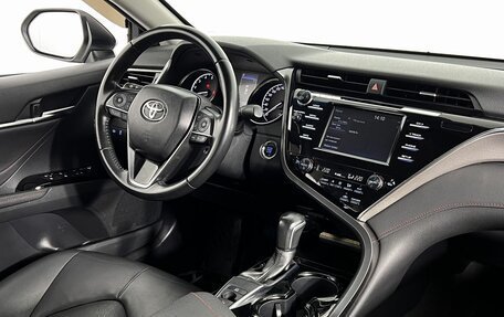 Toyota Camry, 2020 год, 3 000 000 рублей, 13 фотография