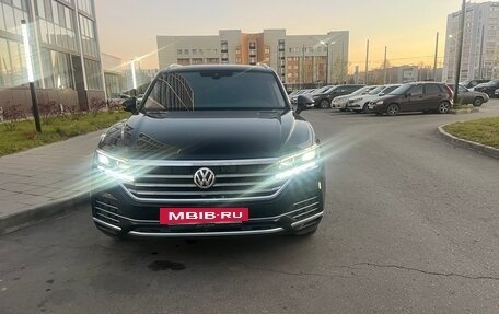 Volkswagen Touareg III, 2021 год, 5 800 000 рублей, 2 фотография