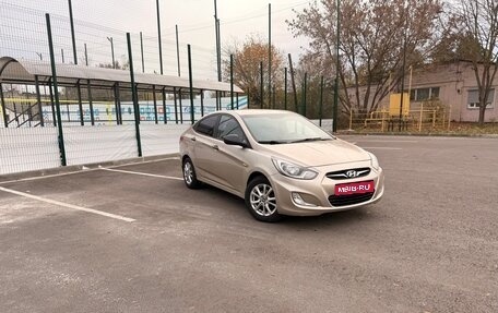 Hyundai Solaris II рестайлинг, 2011 год, 575 000 рублей, 1 фотография