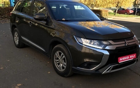 Mitsubishi Outlander III рестайлинг 3, 2018 год, 1 850 000 рублей, 1 фотография