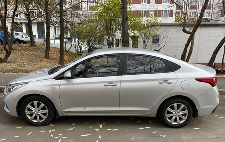 Hyundai Solaris II рестайлинг, 2017 год, 850 000 рублей, 3 фотография