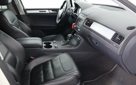 Volkswagen Touareg III, 2011 год, 1 749 000 рублей, 10 фотография