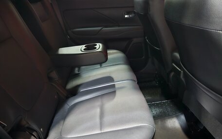 Mitsubishi Outlander III рестайлинг 3, 2018 год, 2 400 000 рублей, 14 фотография