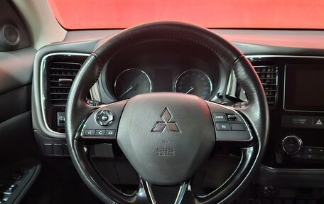 Mitsubishi Outlander III рестайлинг 3, 2018 год, 2 400 000 рублей, 12 фотография