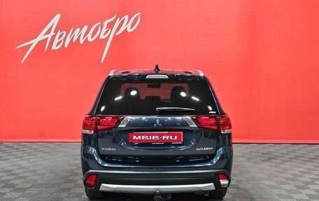 Mitsubishi Outlander III рестайлинг 3, 2018 год, 2 400 000 рублей, 4 фотография