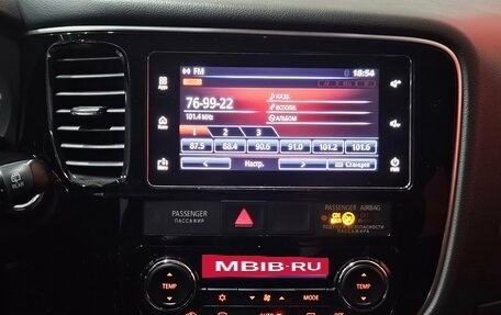 Mitsubishi Outlander III рестайлинг 3, 2018 год, 2 400 000 рублей, 11 фотография