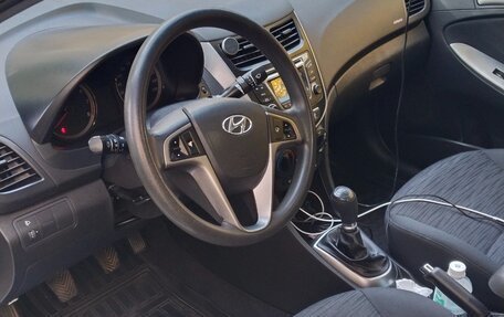 Hyundai Solaris II рестайлинг, 2015 год, 800 000 рублей, 7 фотография