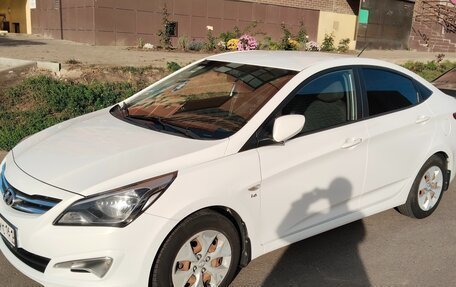 Hyundai Solaris II рестайлинг, 2015 год, 800 000 рублей, 16 фотография