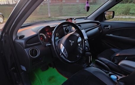 Mitsubishi Outlander III рестайлинг 3, 2005 год, 640 000 рублей, 11 фотография