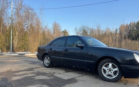 Mercedes-Benz E-Класс, 1998 год, 348 000 рублей, 2 фотография