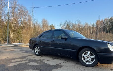 Mercedes-Benz E-Класс, 1998 год, 348 000 рублей, 3 фотография