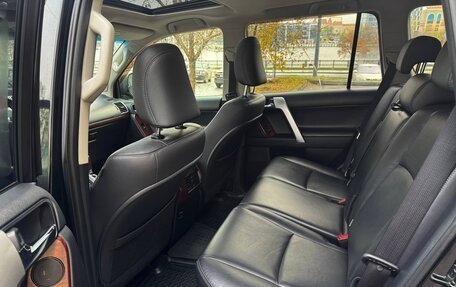 Toyota Land Cruiser Prado 150 рестайлинг, 2016 год, 4 000 000 рублей, 11 фотография