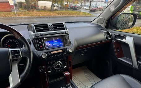 Toyota Land Cruiser Prado 150 рестайлинг, 2016 год, 4 000 000 рублей, 10 фотография