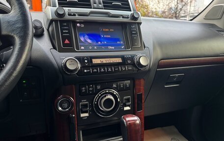 Toyota Land Cruiser Prado 150 рестайлинг, 2016 год, 4 000 000 рублей, 12 фотография