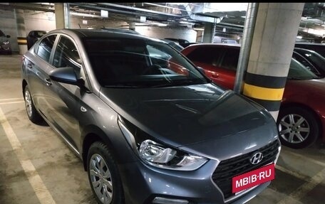 Hyundai Solaris II рестайлинг, 2018 год, 600 000 рублей, 1 фотография
