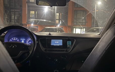 Hyundai Solaris II рестайлинг, 2018 год, 600 000 рублей, 3 фотография