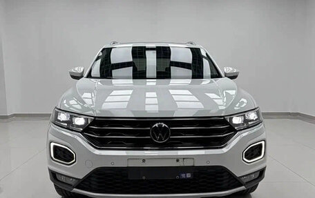 Volkswagen T-Roc I, 2022 год, 1 699 000 рублей, 2 фотография