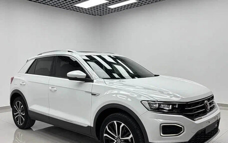 Volkswagen T-Roc I, 2022 год, 1 699 000 рублей, 3 фотография