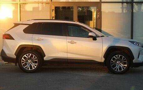 Toyota RAV4, 2021 год, 3 990 000 рублей, 4 фотография