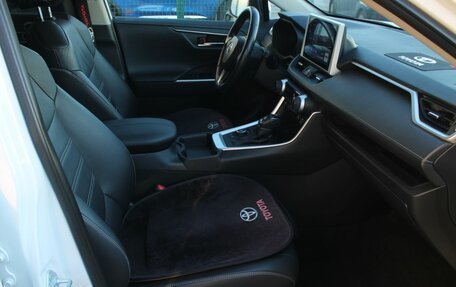 Toyota RAV4, 2021 год, 3 990 000 рублей, 15 фотография