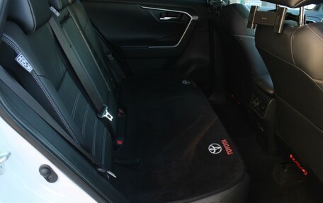 Toyota RAV4, 2021 год, 3 990 000 рублей, 24 фотография