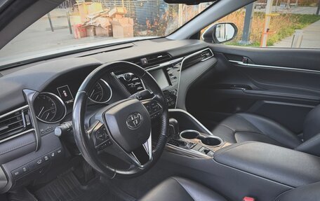 Toyota Camry, 2019 год, 1 990 000 рублей, 9 фотография