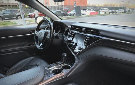 Toyota Camry, 2019 год, 1 990 000 рублей, 8 фотография