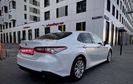 Toyota Camry, 2019 год, 1 990 000 рублей, 4 фотография