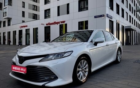 Toyota Camry, 2019 год, 1 990 000 рублей, 1 фотография