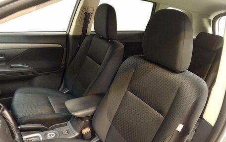 Mitsubishi Outlander III рестайлинг 3, 2013 год, 1 290 000 рублей, 16 фотография