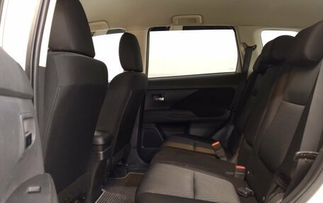 Mitsubishi Outlander III рестайлинг 3, 2013 год, 1 290 000 рублей, 17 фотография