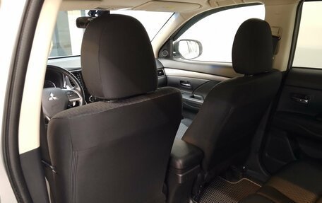 Mitsubishi Outlander III рестайлинг 3, 2013 год, 1 290 000 рублей, 18 фотография
