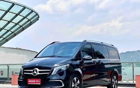 Mercedes-Benz V-Класс, 2023 год, 6 700 000 рублей, 1 фотография